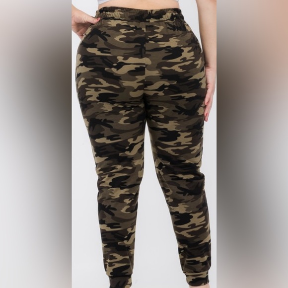 Plus size Camo print joggers - Picture 2 of 11